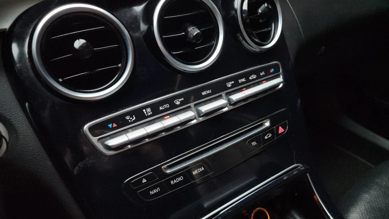 Mercedes-Benz C 200, снимка 15 - Автомобили и джипове - 52548798