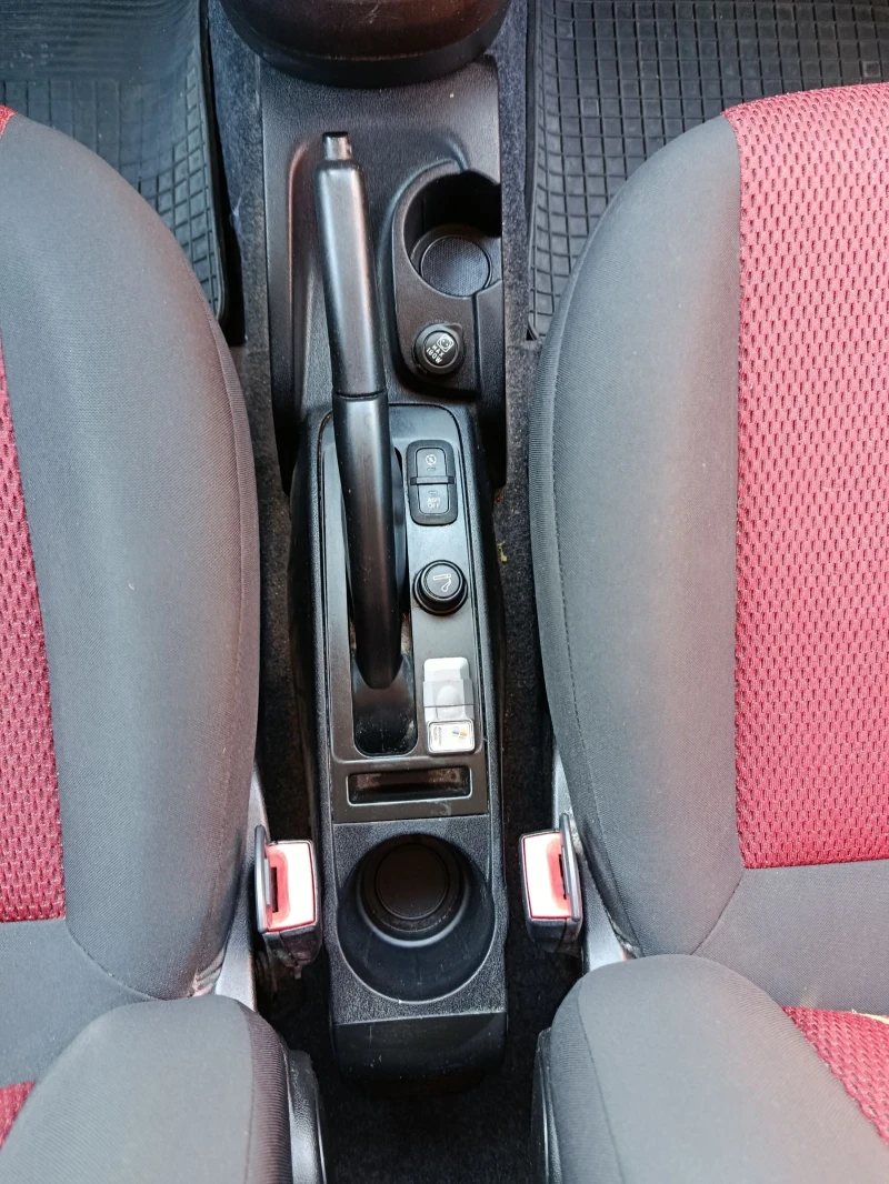 Fiat Doblo 2.0 mjet най-високото ниво на оборудване 2010 г, снимка 14 - Автомобили и джипове - 52754300