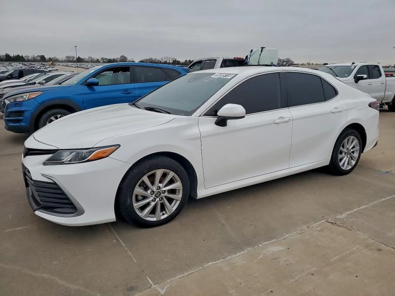 Toyota Camry LE - изображение 3