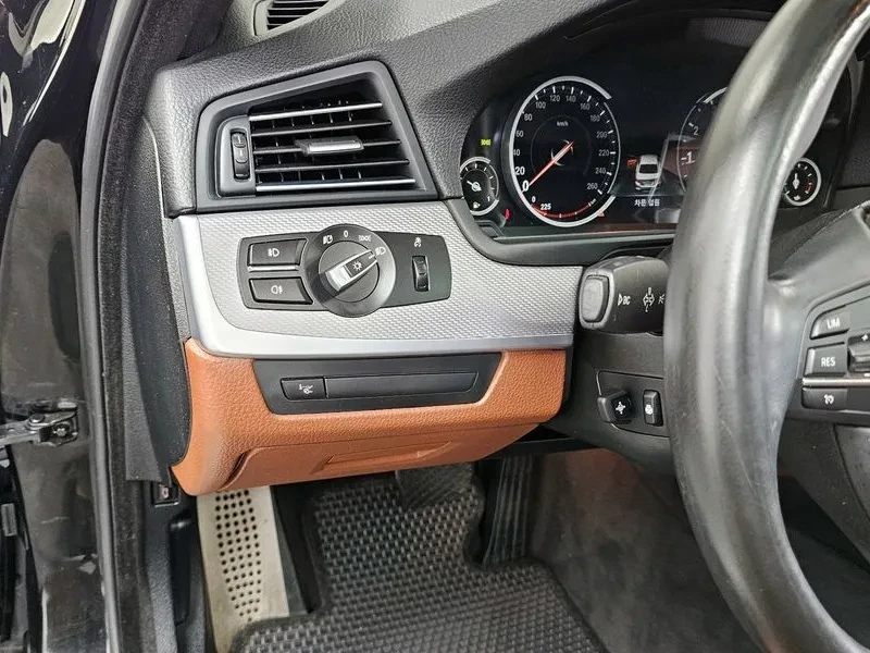 BMW 528 i, снимка 16 - Автомобили и джипове - 54591305