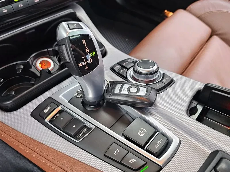 BMW 528 i, снимка 9 - Автомобили и джипове - 54591305