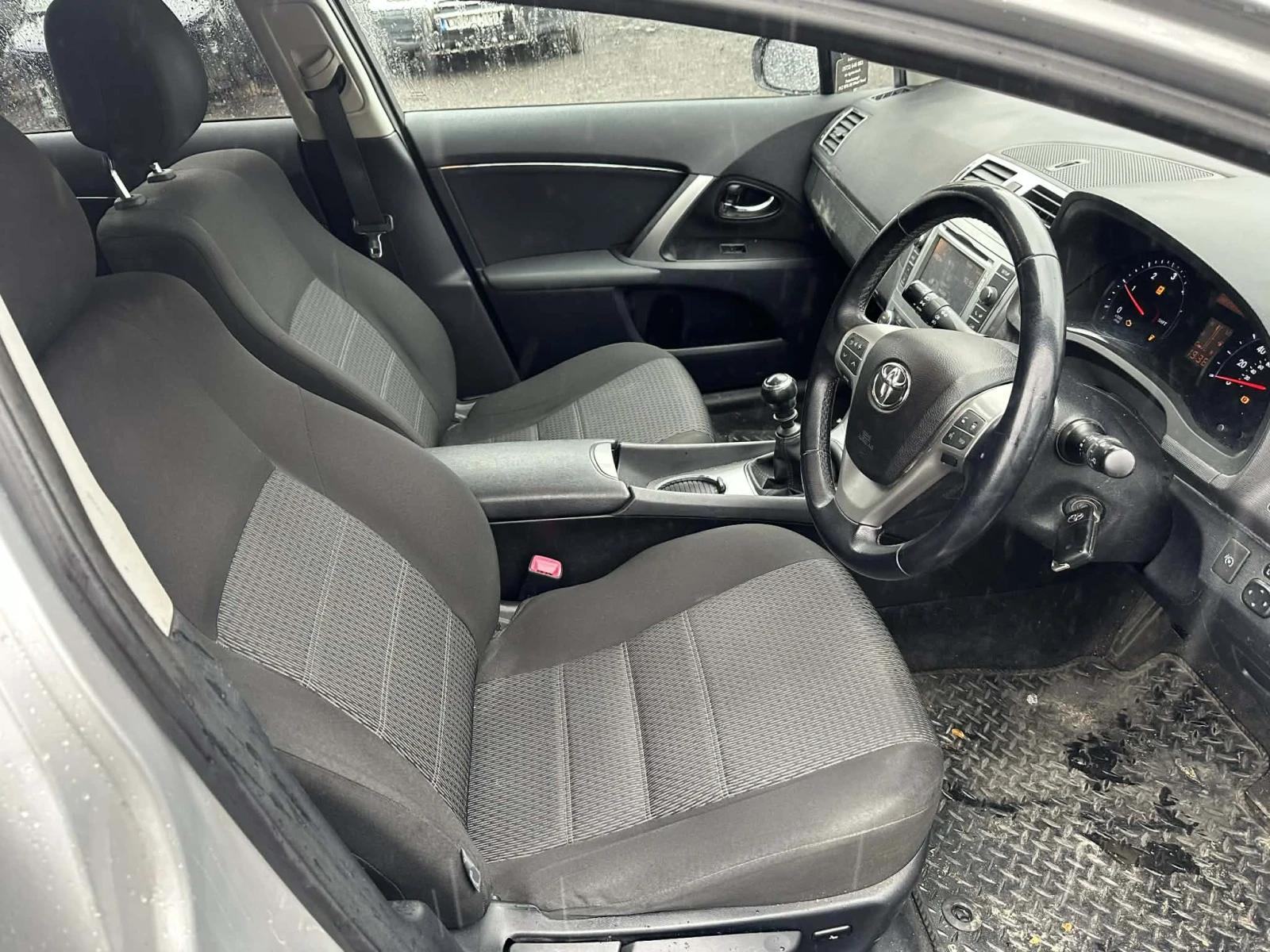 Toyota Avensis  T27 2.0 D-4d 124к.с 2013г НАВИГАЦИЯ НА ЧАСТИ, снимка 14 - Автомобили и джипове - 52982389