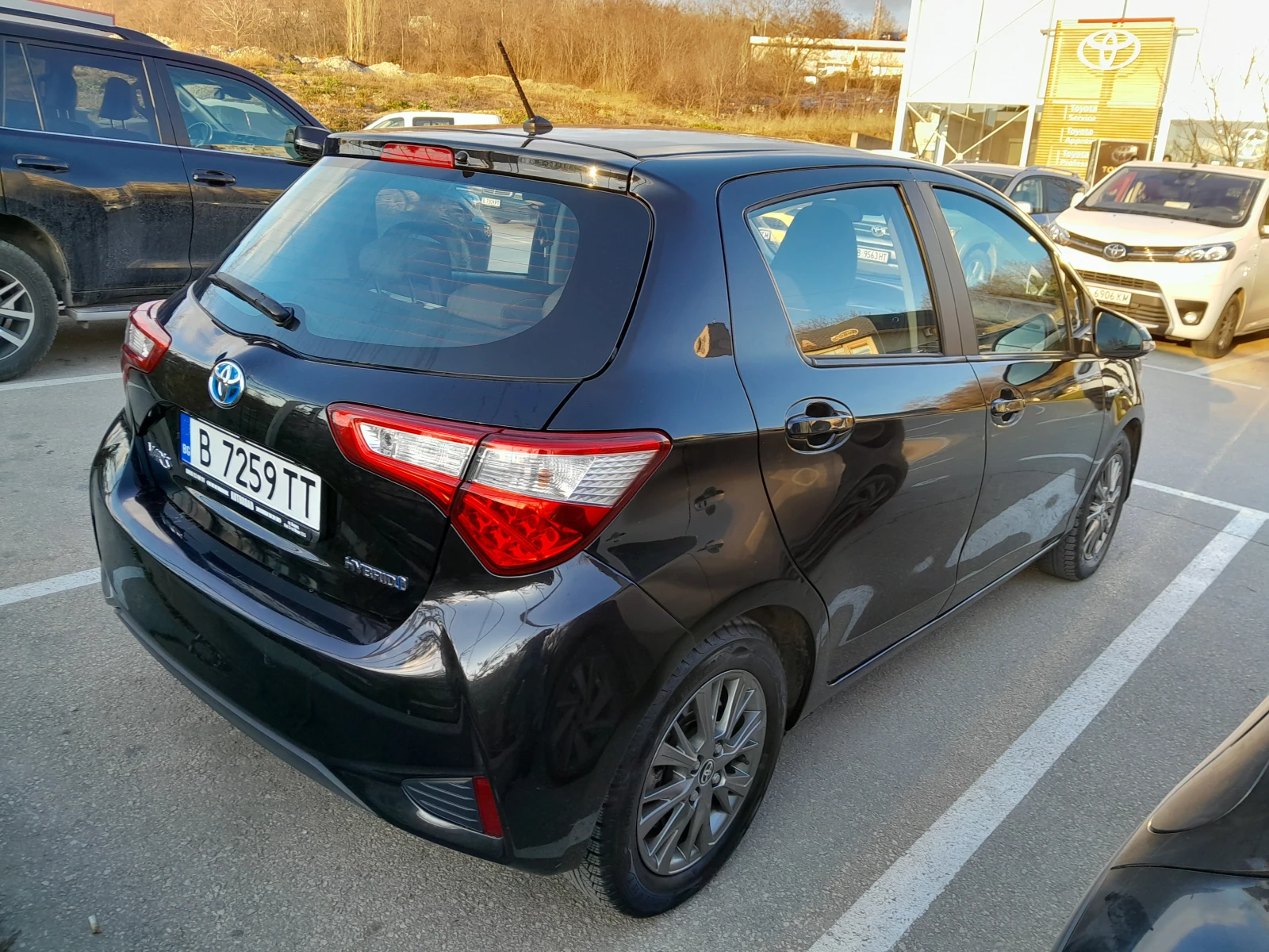 Toyota Yaris хибрид - изображение 3