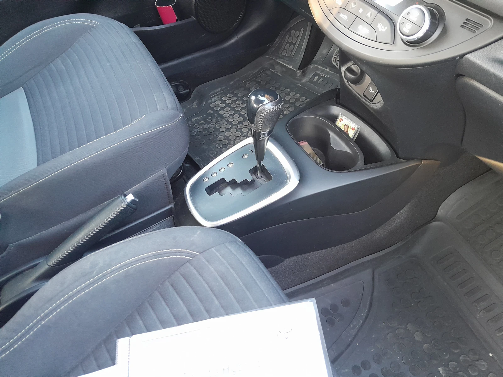 Toyota Yaris хибрид - изображение 4