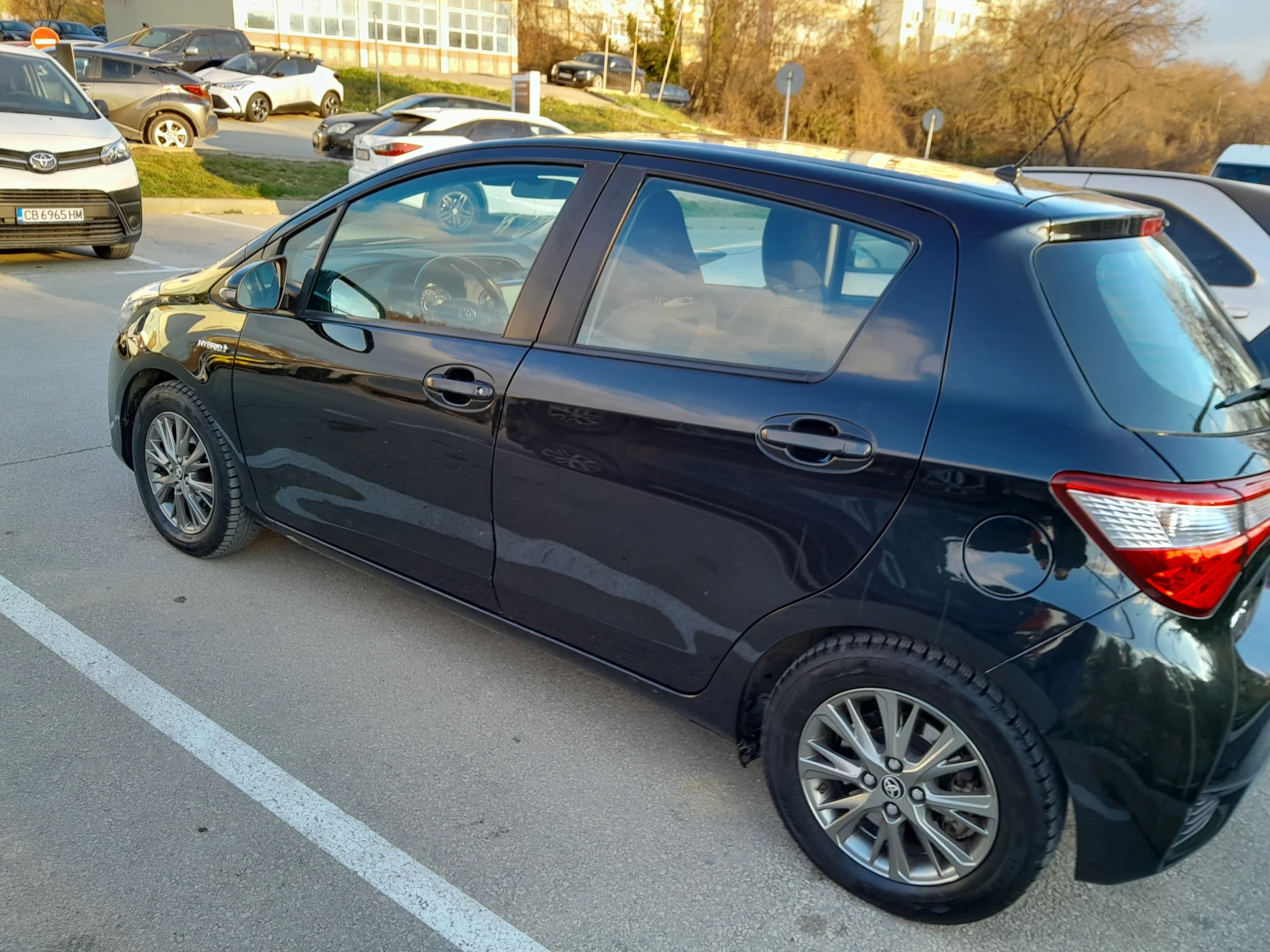 Toyota Yaris хибрид - изображение 10