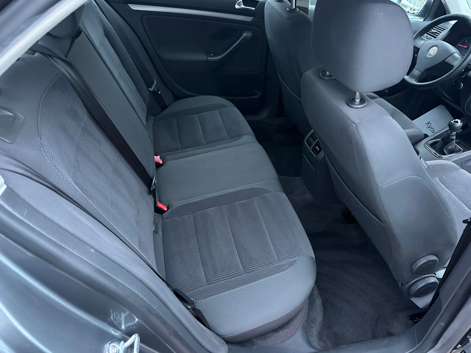 VW Jetta 1.9 TDI-105 k.s.-климатик, снимка 15 - Автомобили и джипове - 53906866