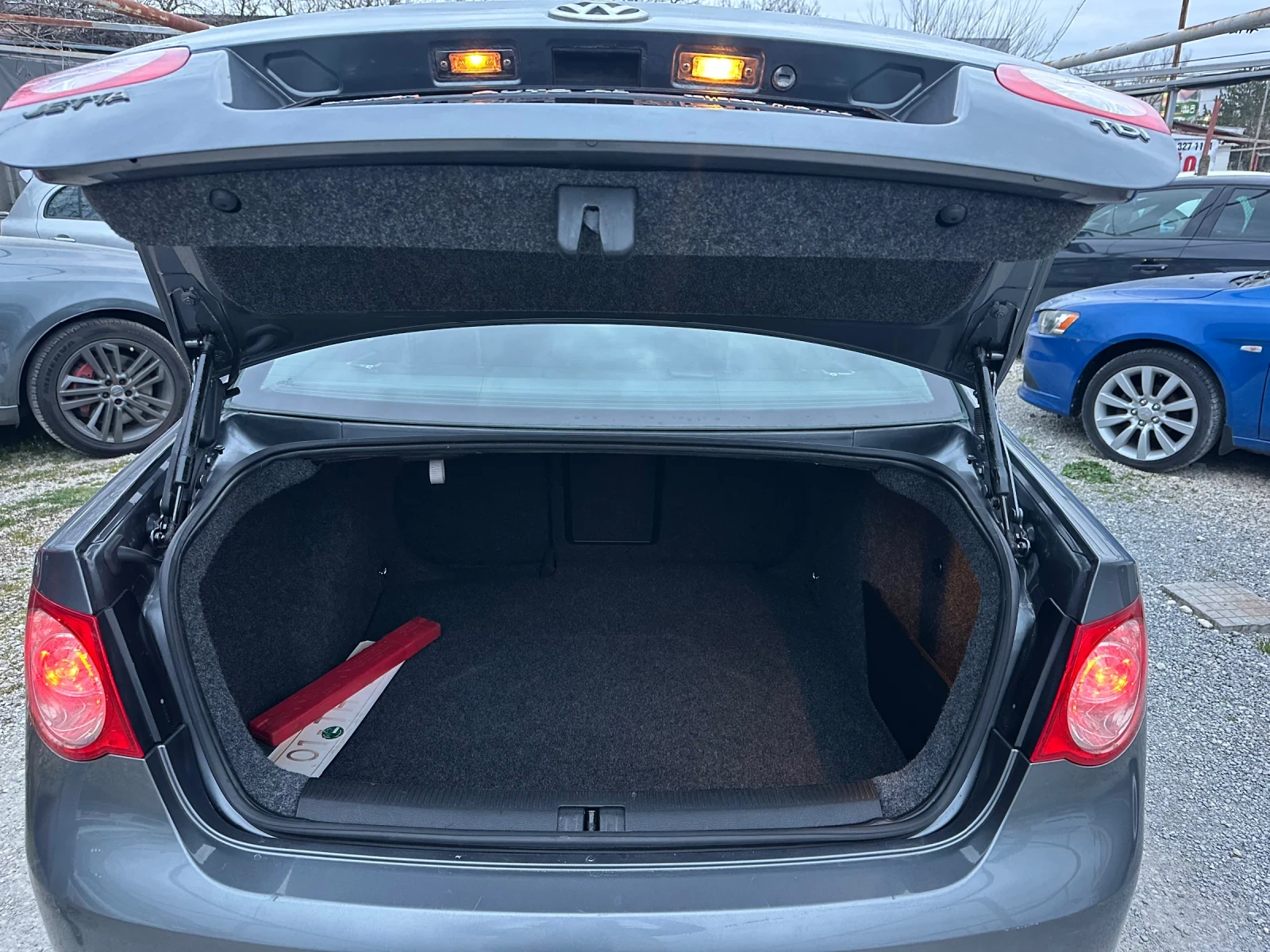 VW Jetta 1.9 TDI-105 k.s.-климатик, снимка 7 - Автомобили и джипове - 53906866