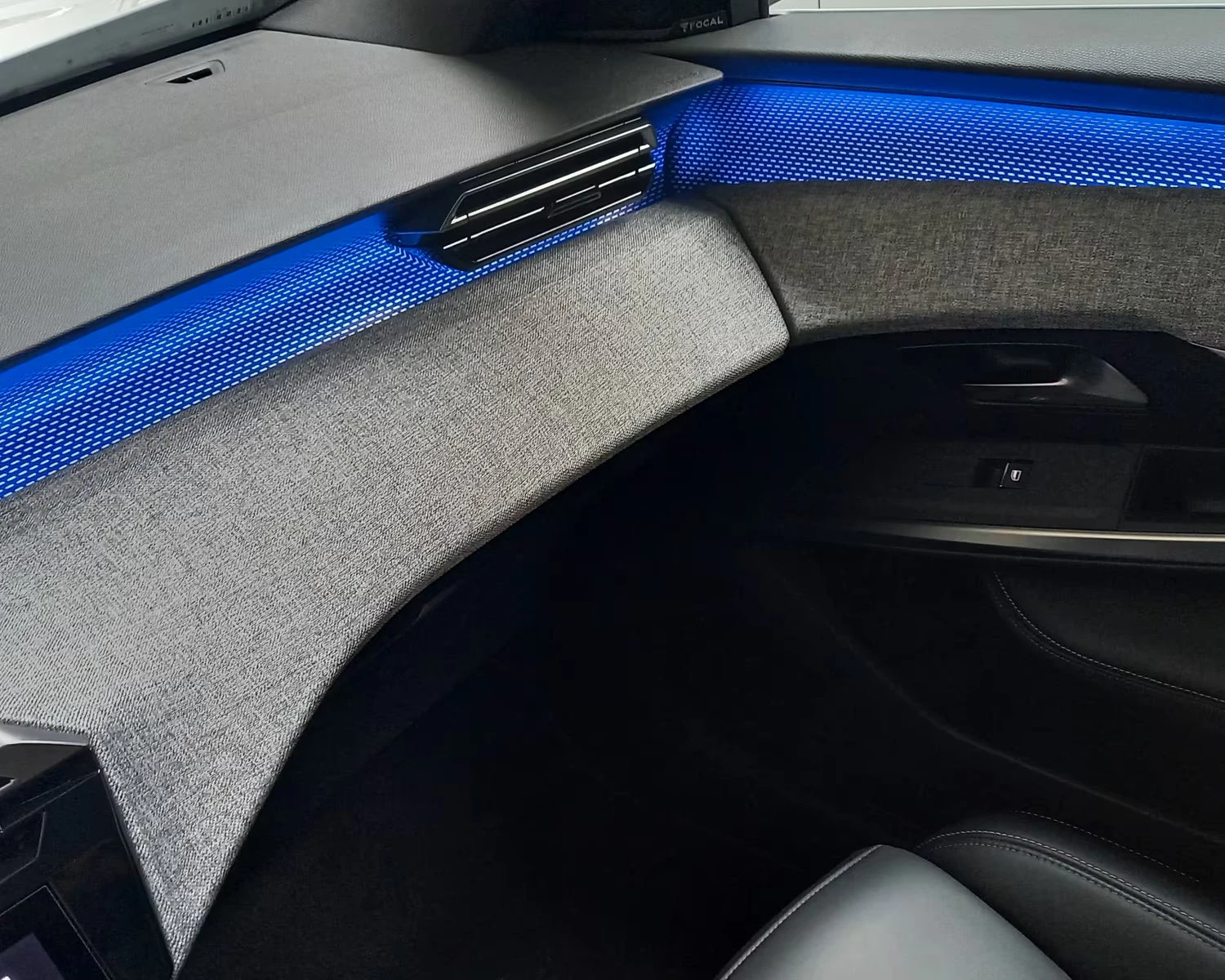 Peugeot 3008 GT/210HP/FIRST-EDITION/NAVI/360/PANO/KLESS/391z, снимка 16 - Автомобили и джипове - 54427949