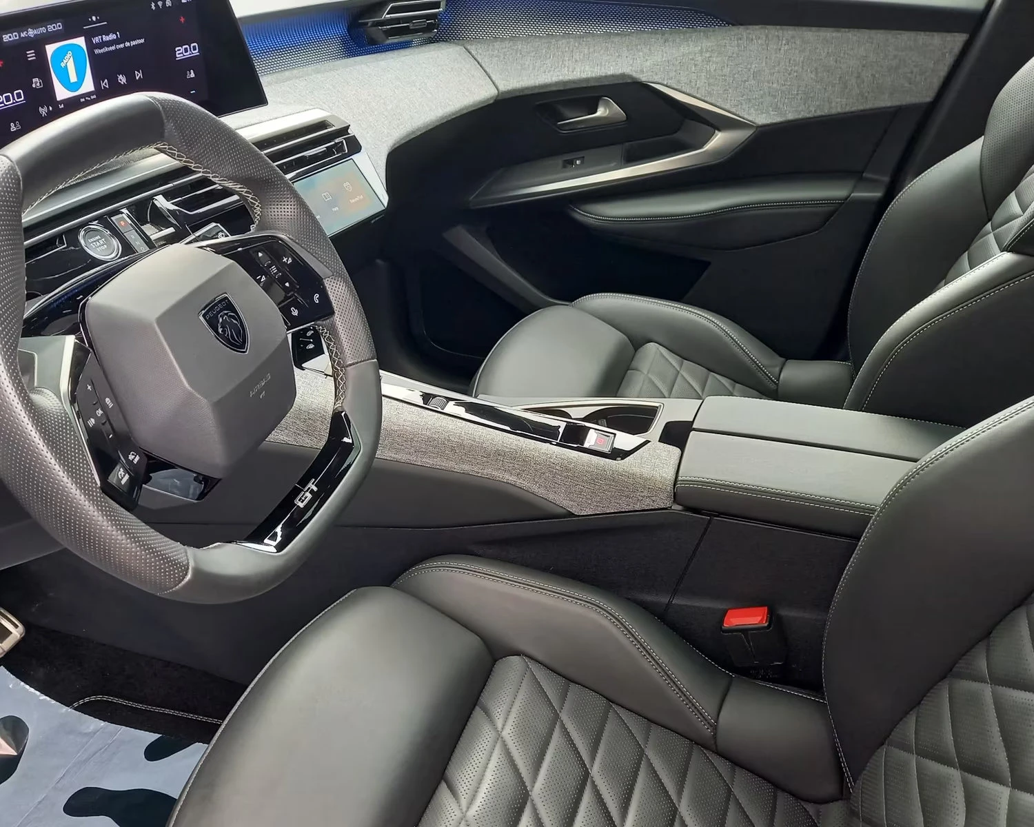 Peugeot 3008 GT/210HP/FIRST-EDITION/NAVI/360/PANO/KLESS/391z, снимка 6 - Автомобили и джипове - 54427949
