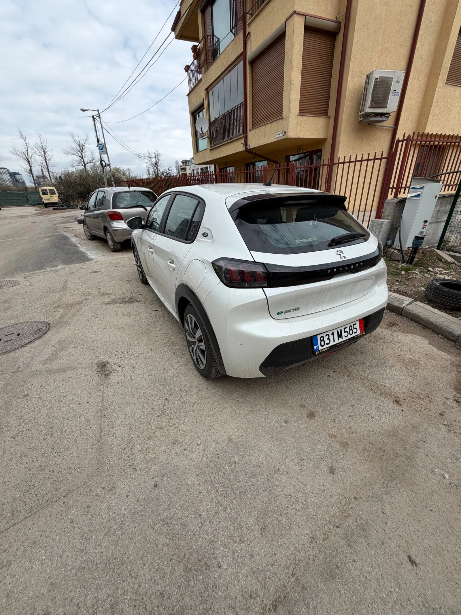 Peugeot 208 E-208, снимка 5 - Автомобили и джипове - 55012764