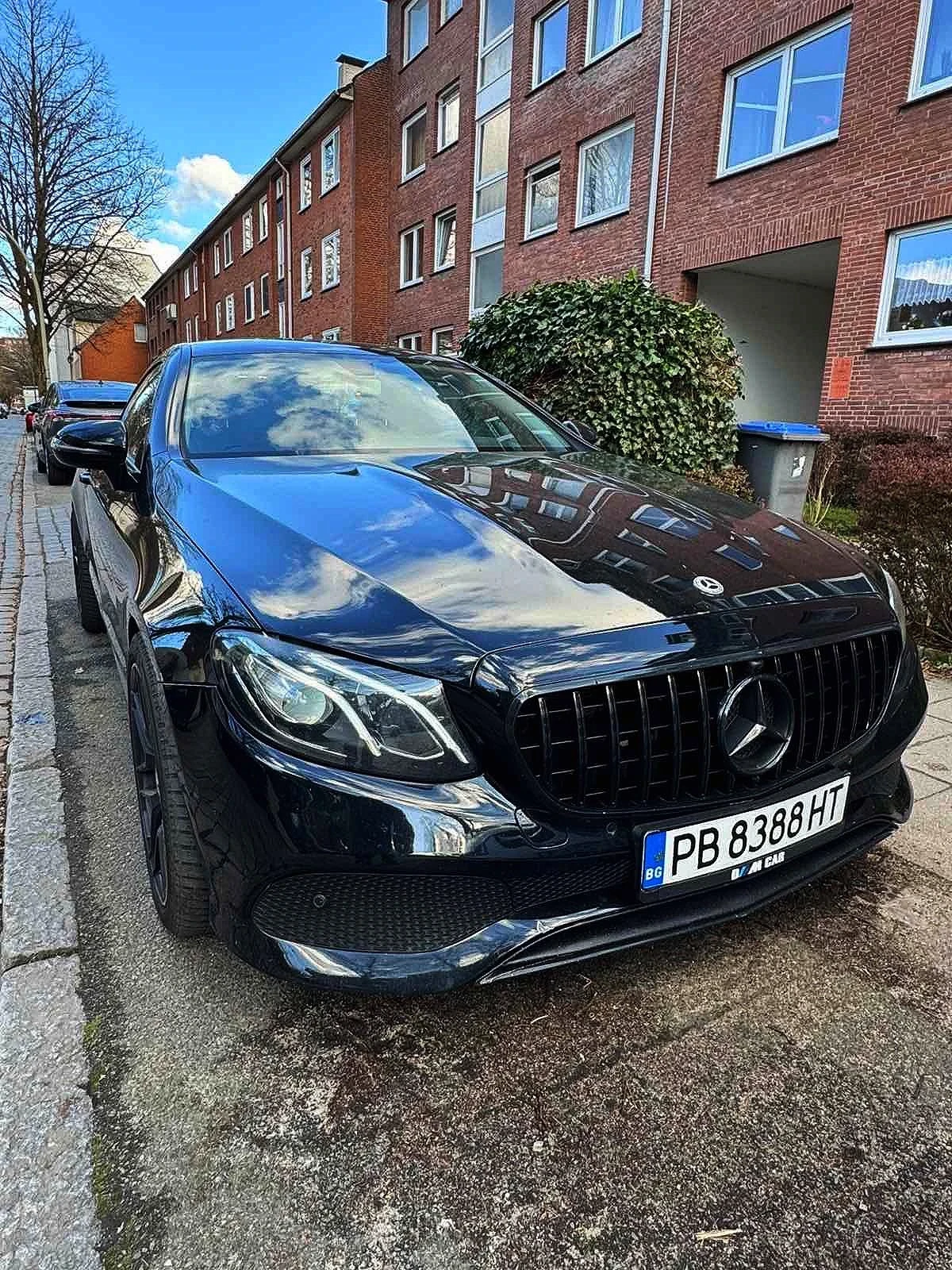 Mercedes-Benz E 220 E 220