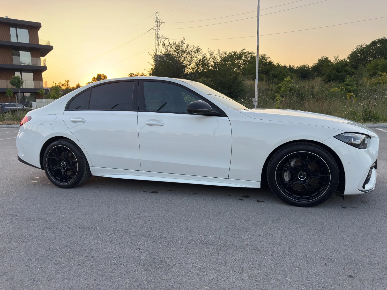 Mercedes-Benz C 300 4MATIC AMG LINE PREMIUM, снимка 3 - Автомобили и джипове - 55573521