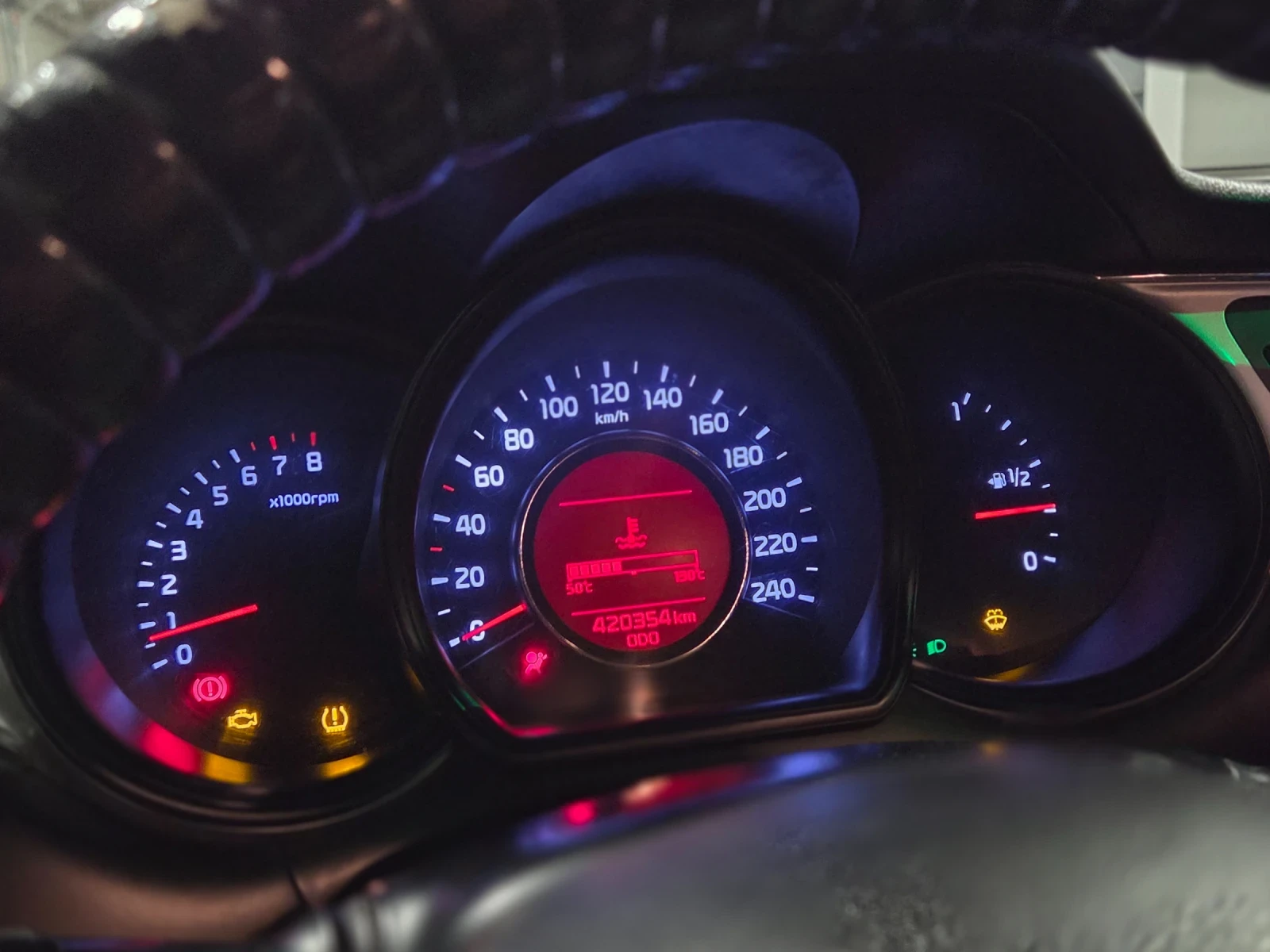 Kia Ceed 1.4 Газ, снимка 9 - Автомобили и джипове - 55574854