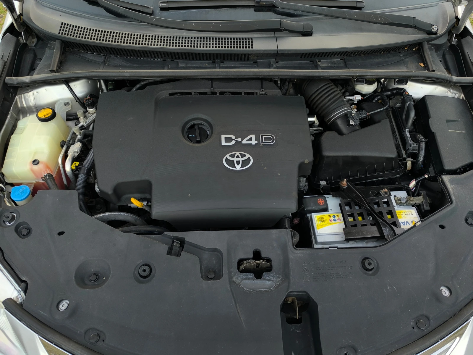 Toyota Avensis FACE LIFT-2.0D4D-126кс-6 скорости-КЛИМАТРОНИК-, снимка 16 - Автомобили и джипове - 55750777