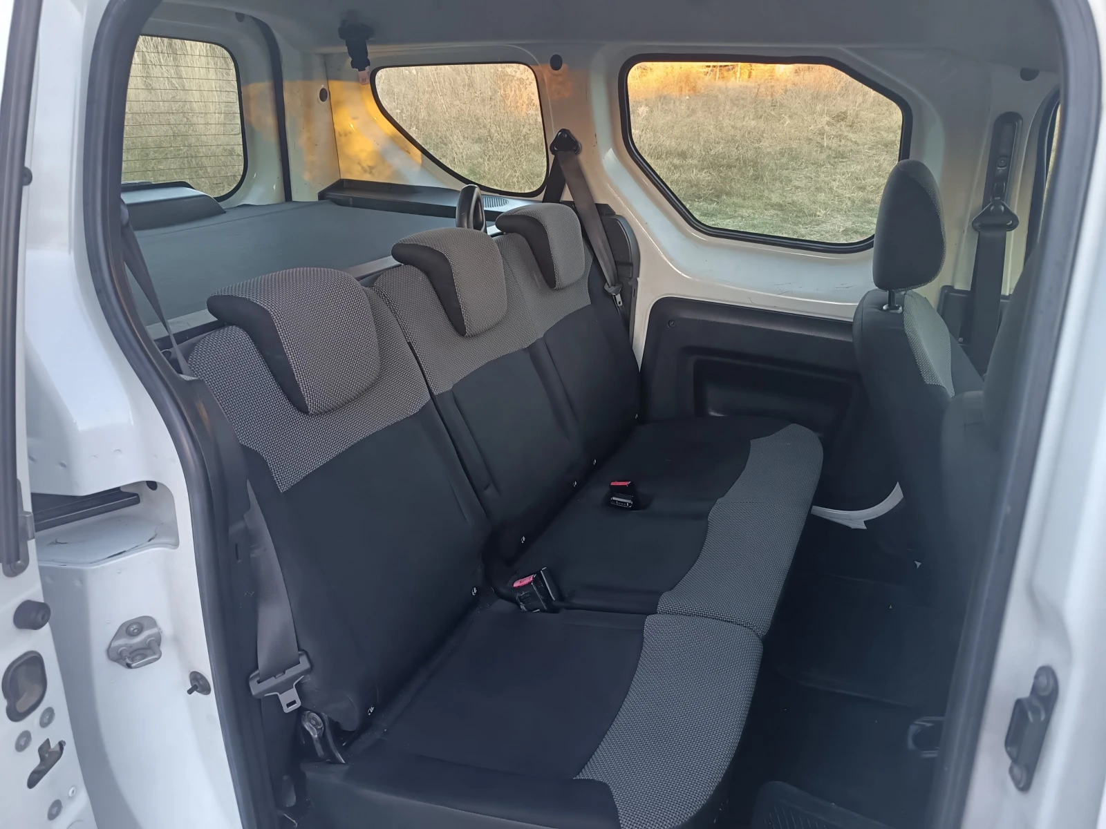 Dacia Dokker 1.5 DCI, снимка 7 - Автомобили и джипове - 56353018