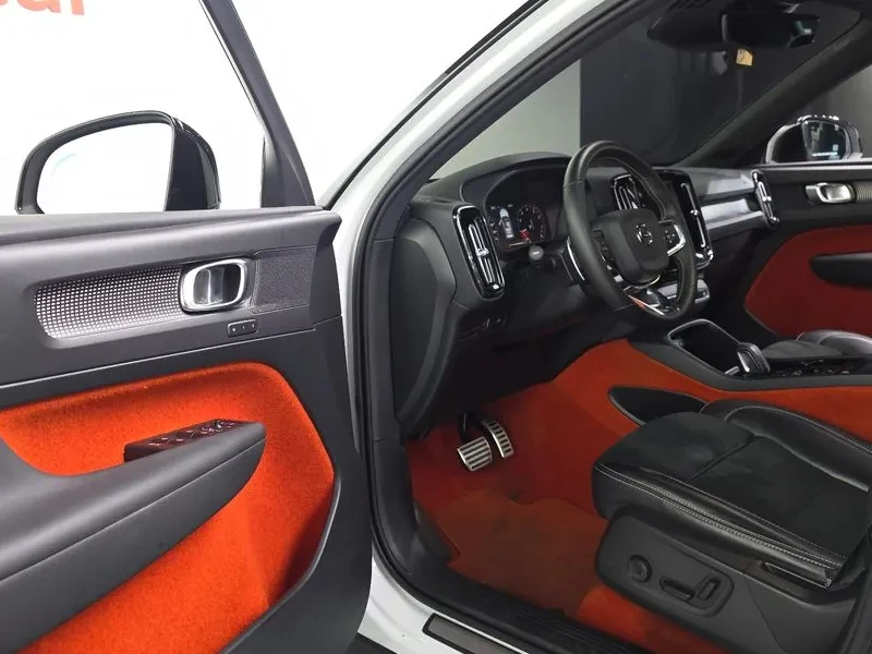 Volvo XC40 T4 R-Design, снимка 10 - Автомобили и джипове - 56161193