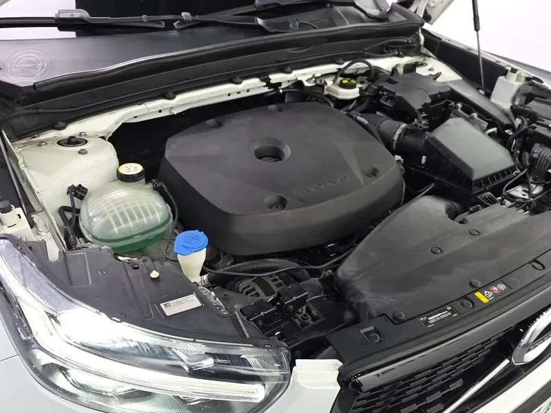 Volvo XC40 T4 R-Design, снимка 6 - Автомобили и джипове - 56161193