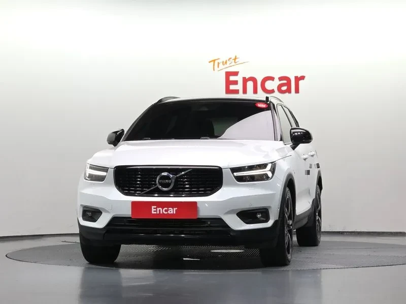 Volvo XC40 T4 R-Design, снимка 3 - Автомобили и джипове - 56161193