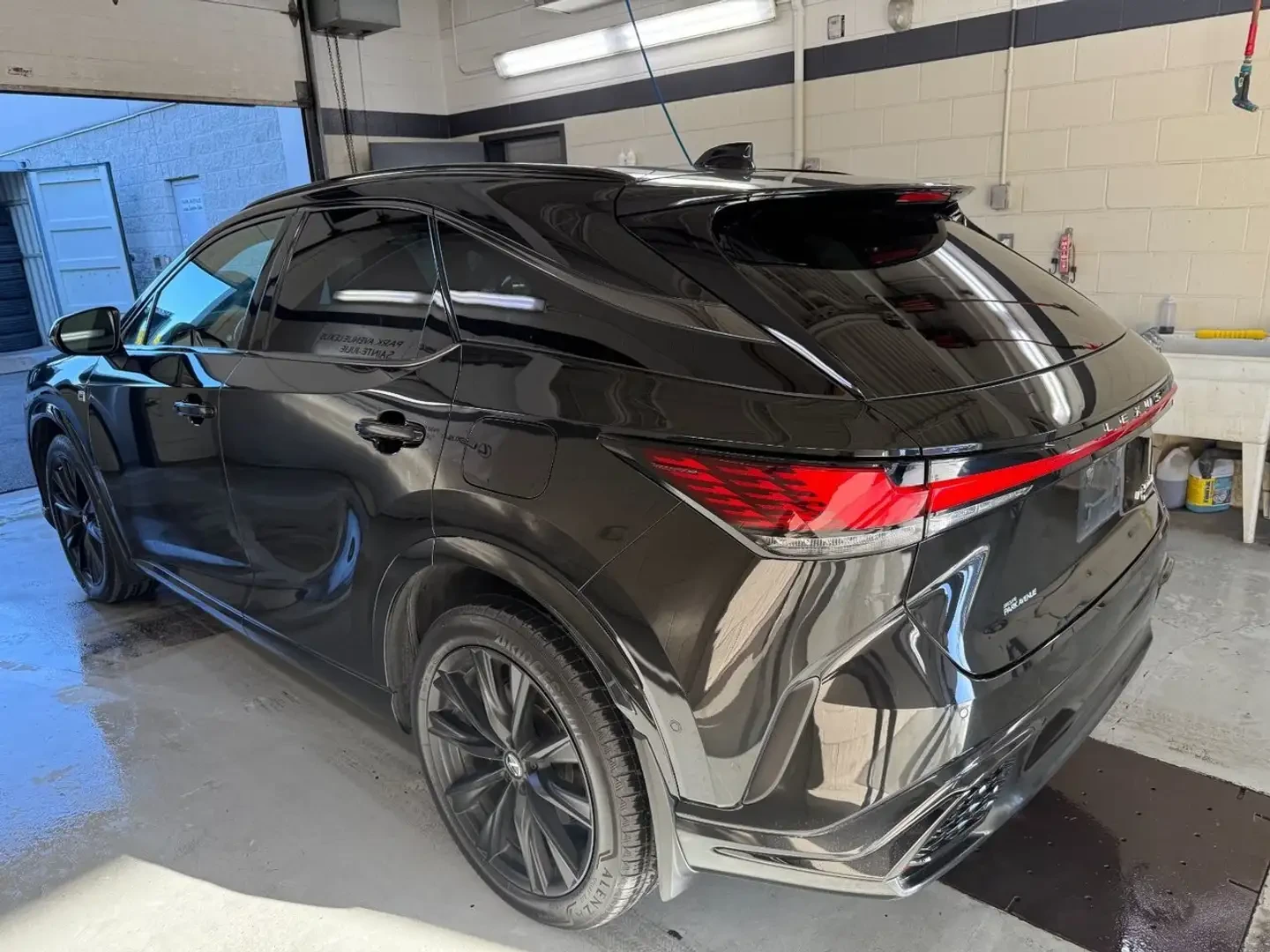 Lexus RX 500h F-SPORT/KEYLESS/LANE ASSIST/ПОДГРЕВ/ОБДУХВАНЕ - изображение 6