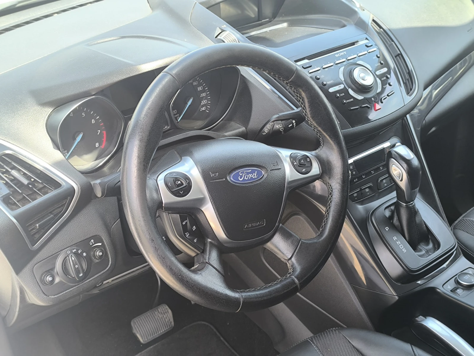 Ford Kuga 1.6 4x4, снимка 7 - Автомобили и джипове - 54353387