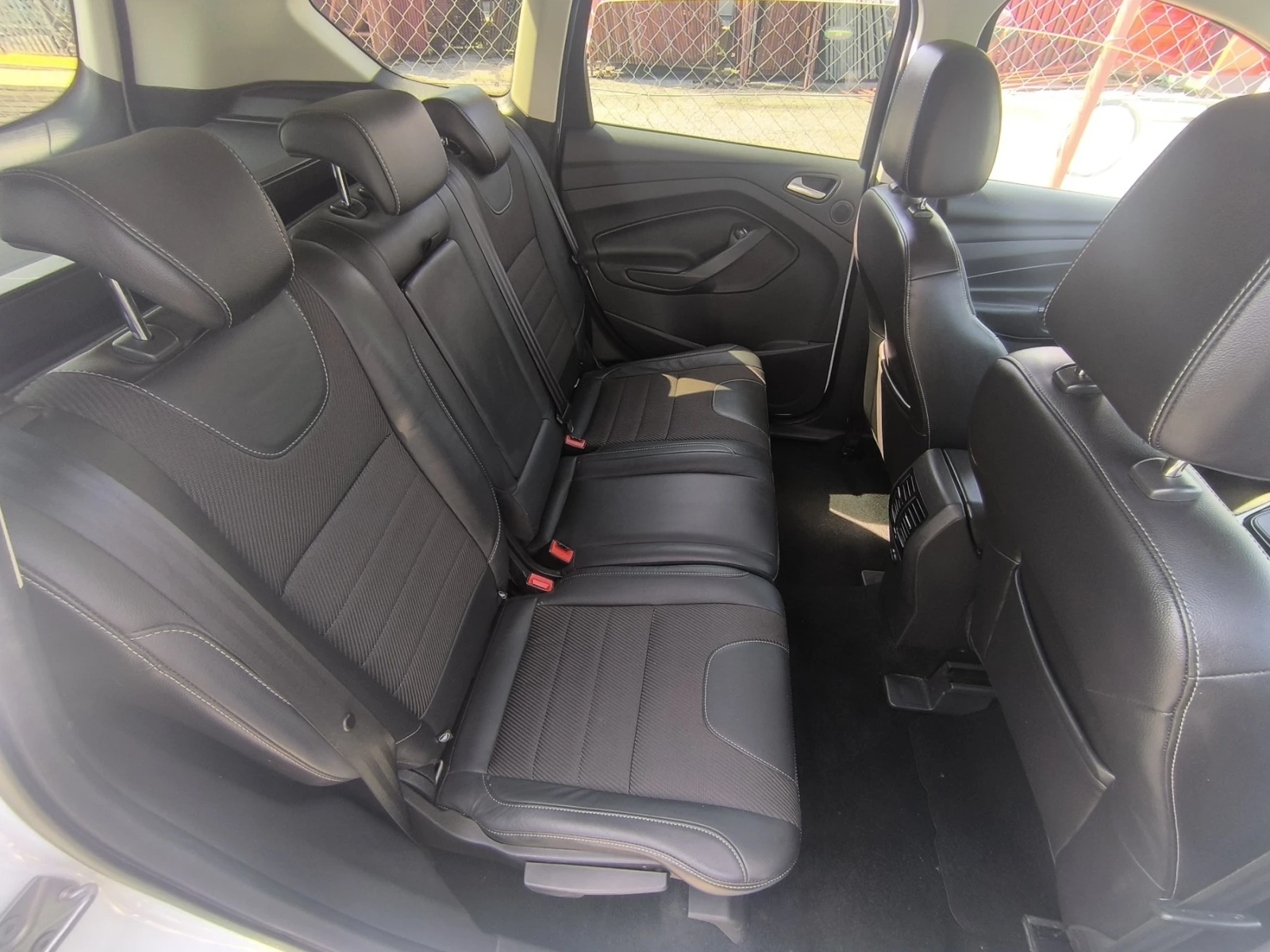 Ford Kuga 1.6 4x4, снимка 15 - Автомобили и джипове - 54353387