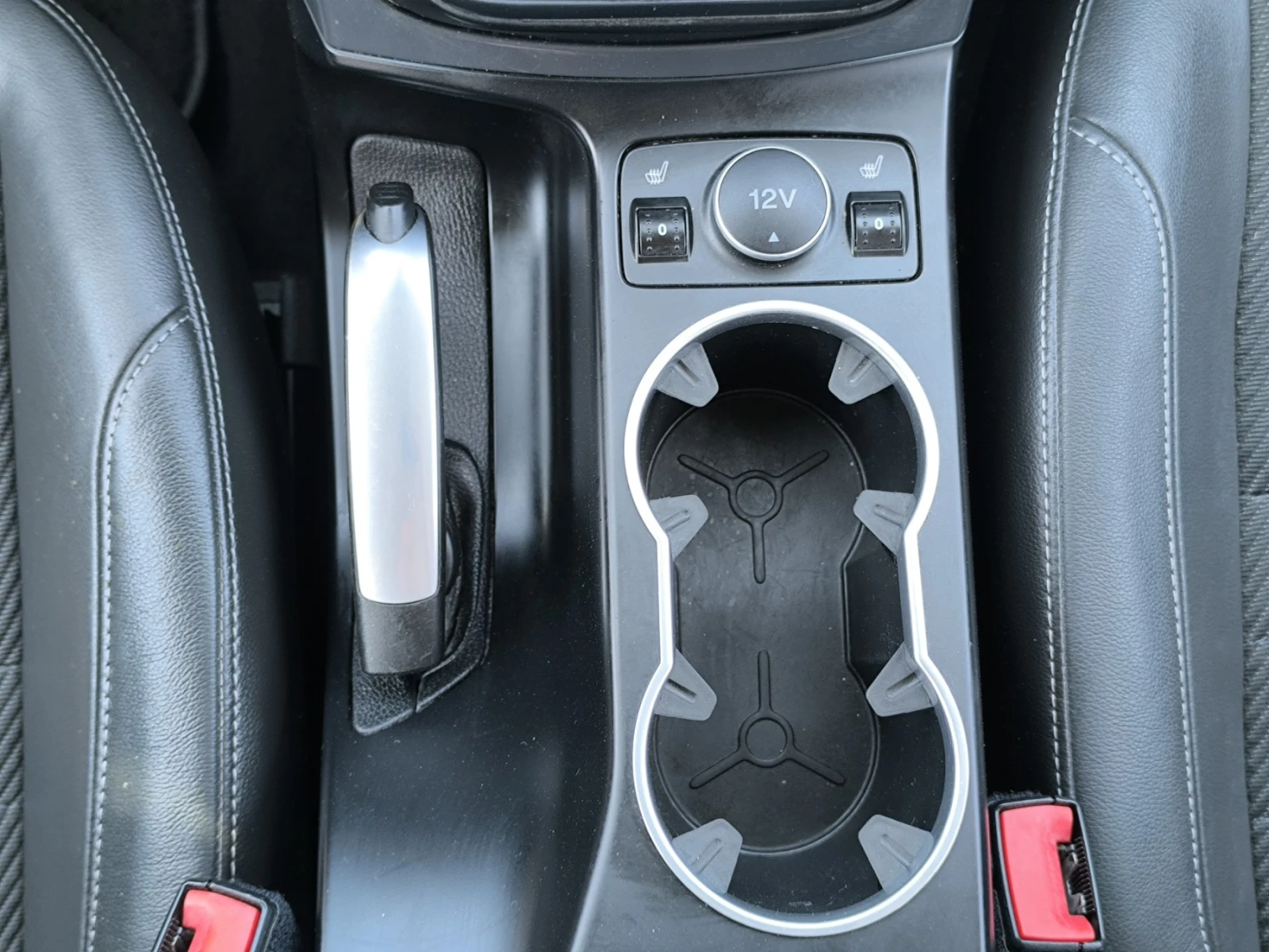 Ford Kuga 1.6 4x4, снимка 16 - Автомобили и джипове - 54353387