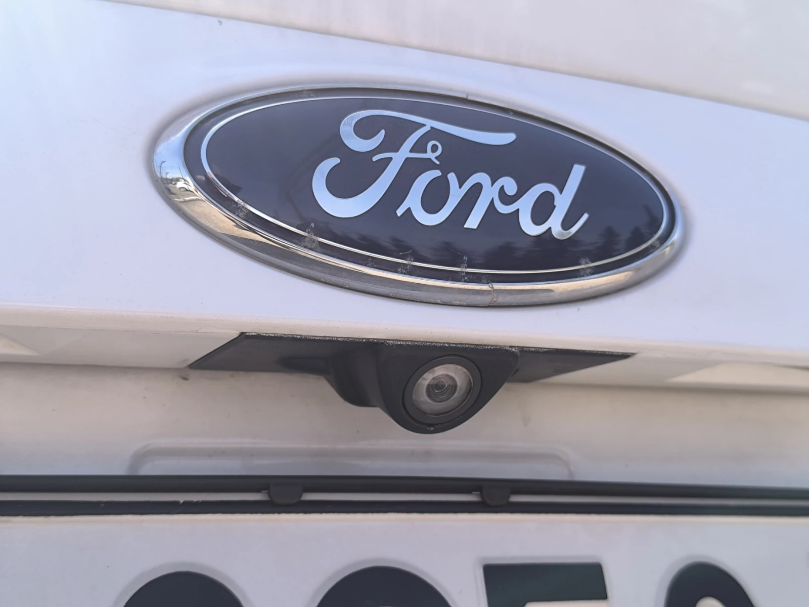 Ford Kuga 1.6 4x4, снимка 17 - Автомобили и джипове - 54353387