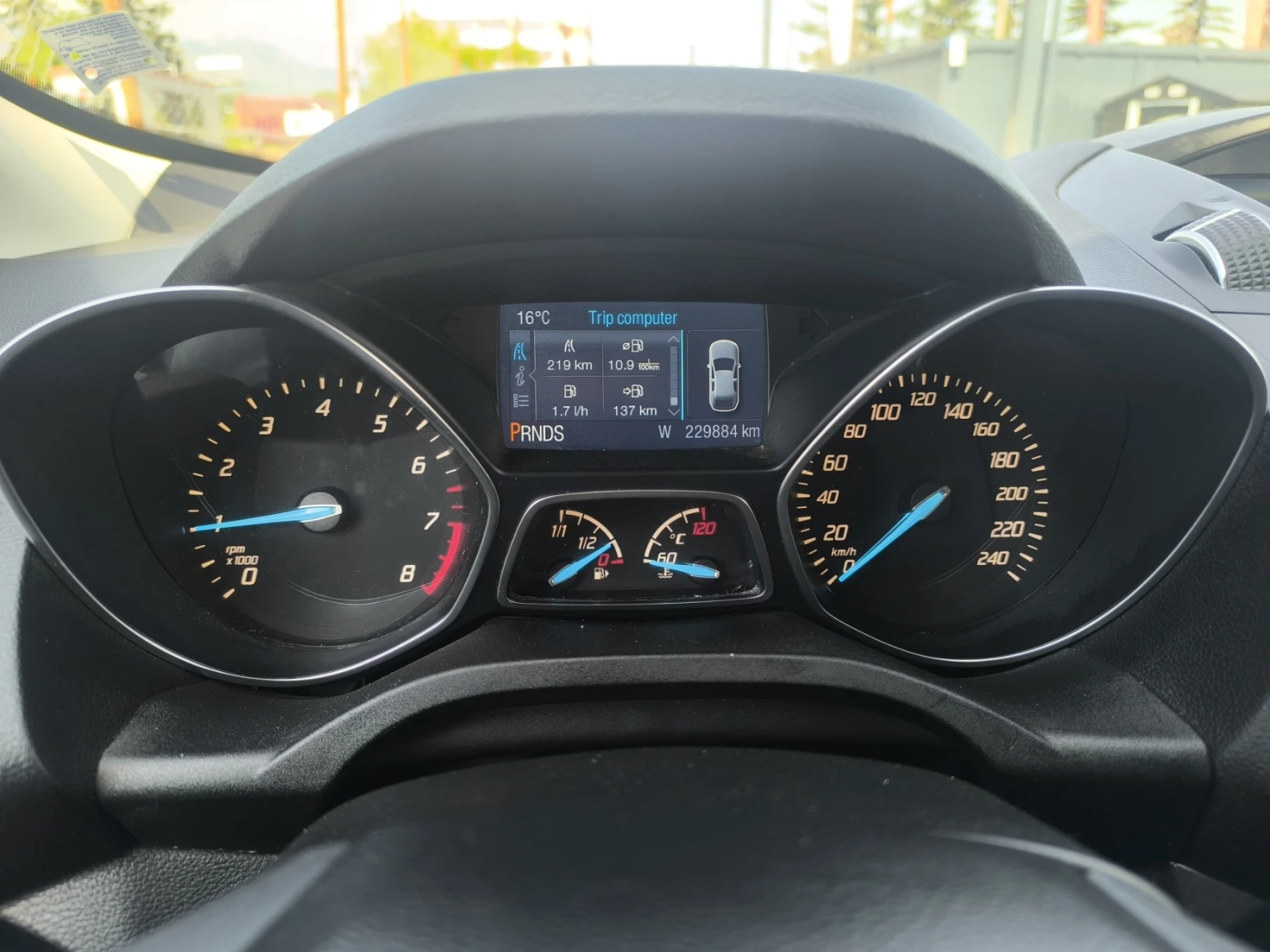 Ford Kuga 1.6 4x4, снимка 11 - Автомобили и джипове - 54353387