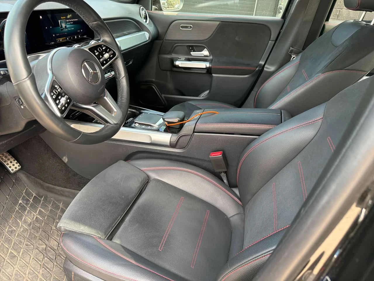 Mercedes-Benz GLB 250 /360/DISTRONIC/АВТОКРЕДИТ , снимка 14 - Автомобили и джипове - 54627738