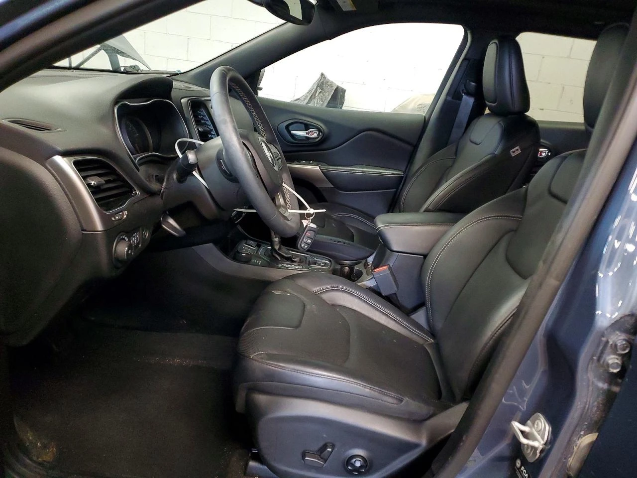 Jeep Cherokee 3.2l Latitude Lux, снимка 7 - Автомобили и джипове - 54705974