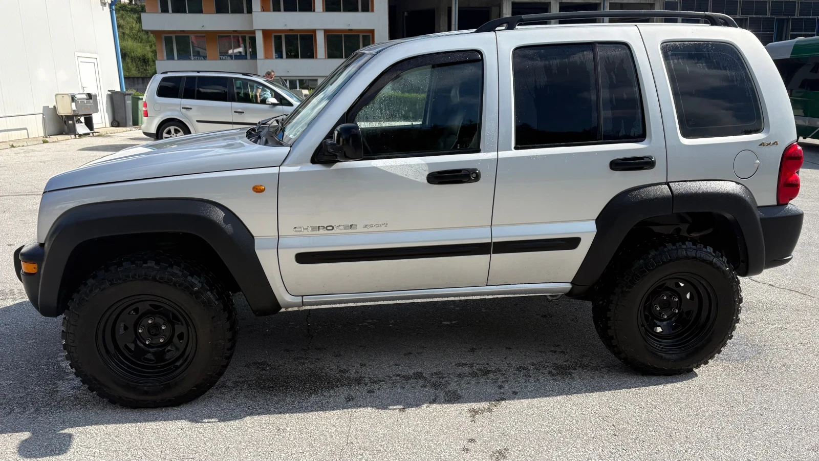 Jeep Cherokee 3.7, снимка 2 - Автомобили и джипове - 54787110