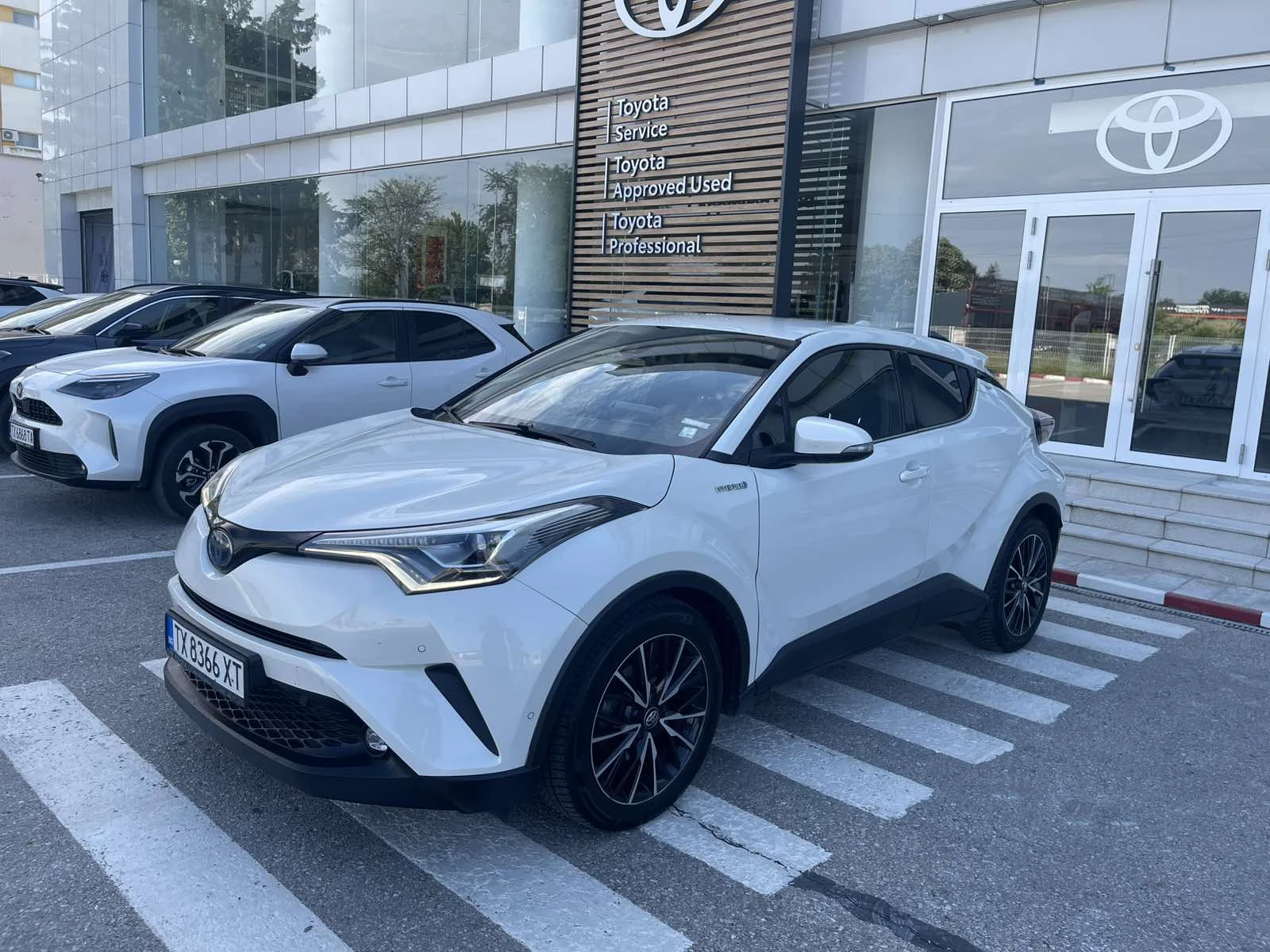 Toyota C-HR 1.8 Hybrid, снимка 2 - Автомобили и джипове - 55085491