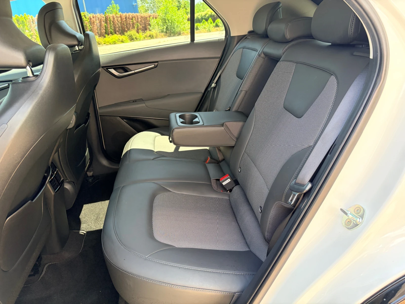 Kia Niro 100%SOH!! Vision LEDER+ LED+ SHZ+ NAVI+ KAMERA+ AC, снимка 12 - Автомобили и джипове - 55629671
