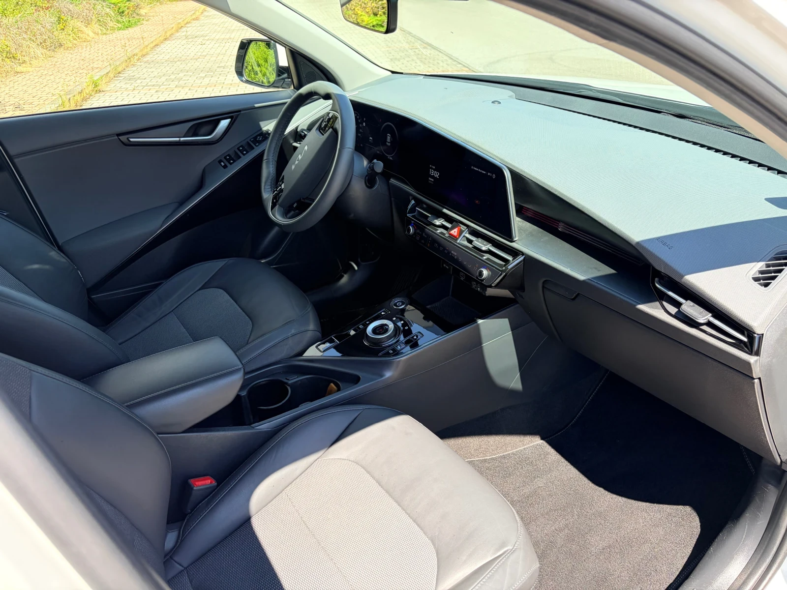Kia Niro 100%SOH!! Vision LEDER+ LED+ SHZ+ NAVI+ KAMERA+ AC, снимка 6 - Автомобили и джипове - 55629671