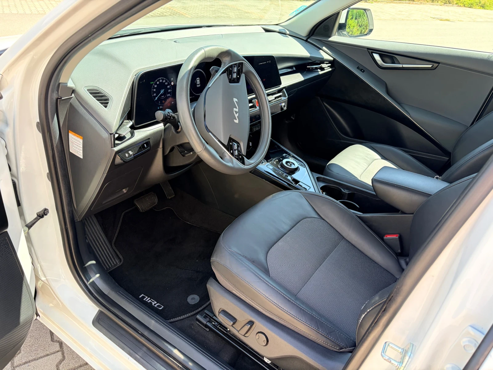 Kia Niro 100%SOH!! Vision LEDER+ LED+ SHZ+ NAVI+ KAMERA+ AC, снимка 5 - Автомобили и джипове - 55629671