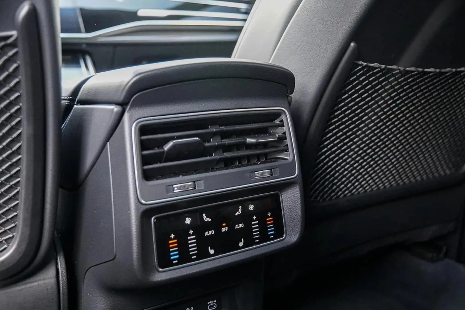 Audi SQ7 PROGRESSIV ЦЕНА ДО БЪЛГАРИЯ АВТОКРЕДИТ, снимка 16 - Автомобили и джипове - 56004273