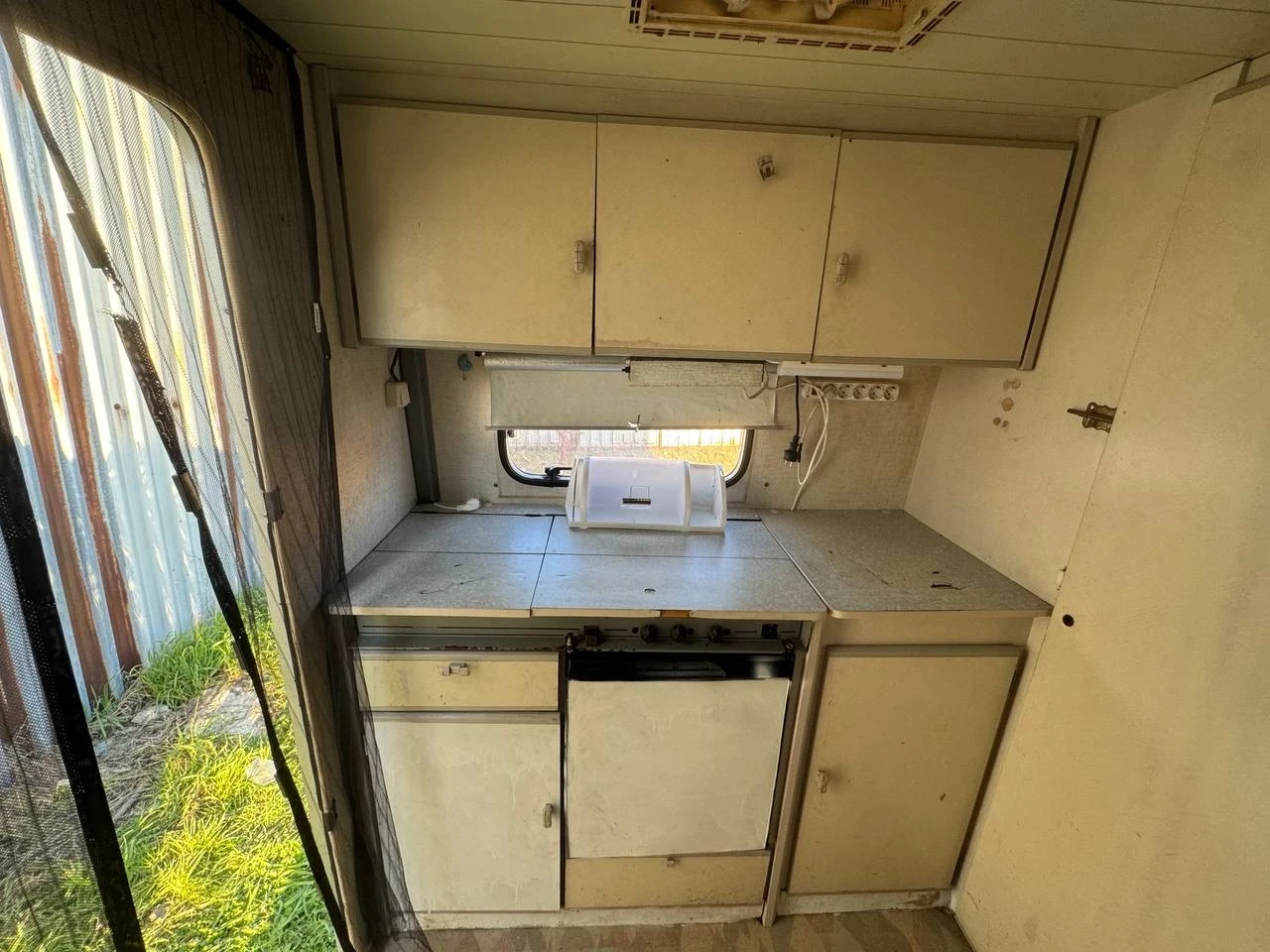 Каравана Holiday Rambler, снимка 6 - Каравани и кемпери - 53703622