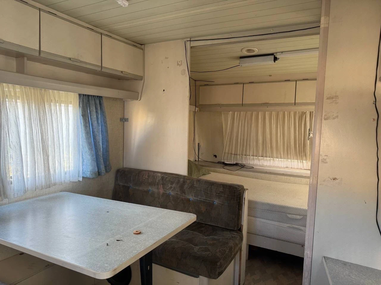 Каравана Holiday Rambler, снимка 5 - Каравани и кемпери - 53703622