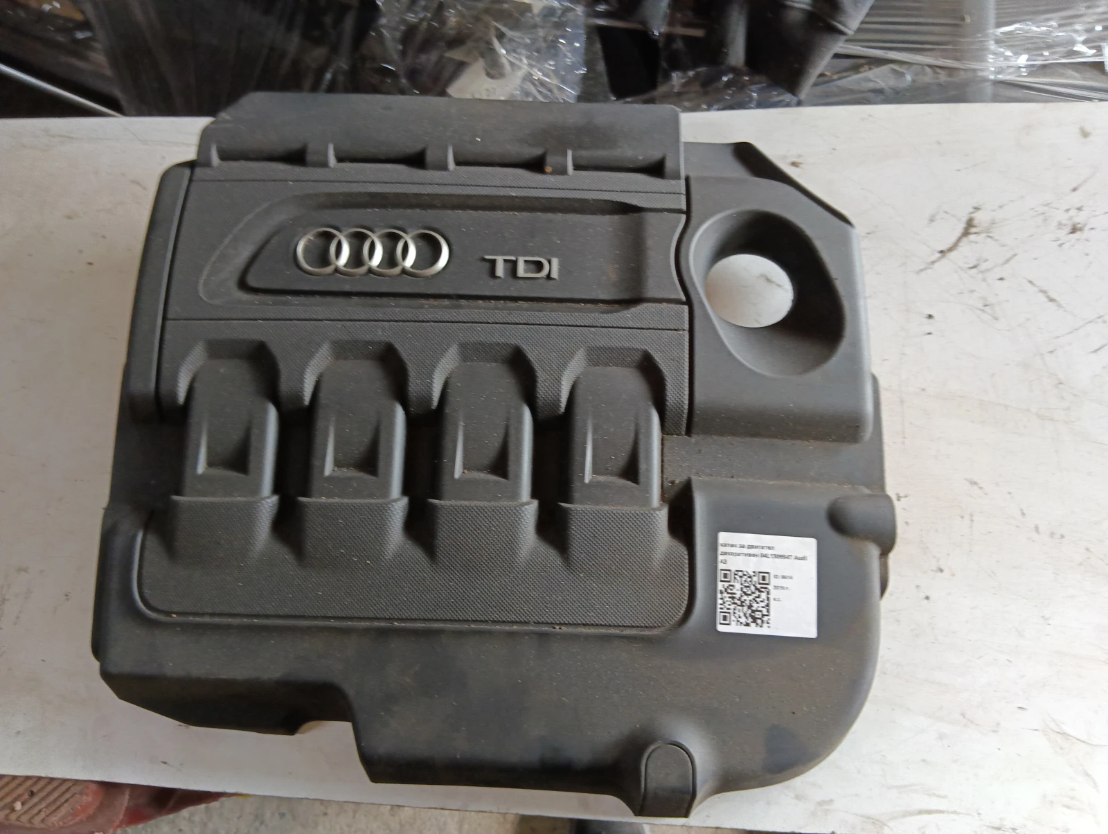 капак за двигател декоративен 04L130954T Audi A3
