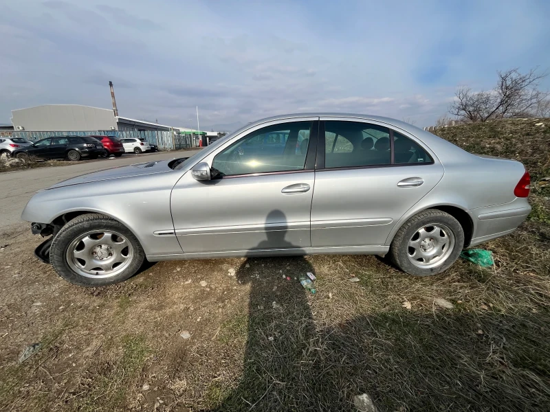 Mercedes-Benz E 240 За части АВТОМАТ, снимка 4 - Автомобили и джипове - 48783264