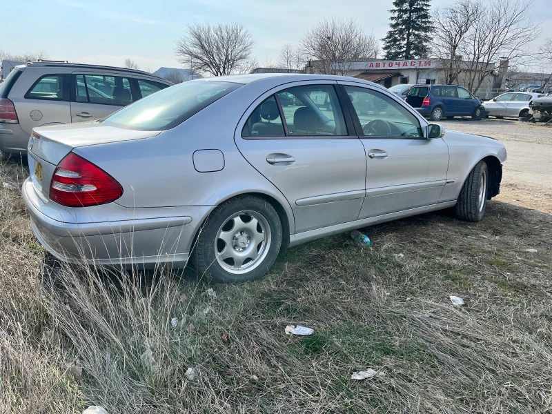 Mercedes-Benz E 240 За части АВТОМАТ, снимка 8 - Автомобили и джипове - 48783264