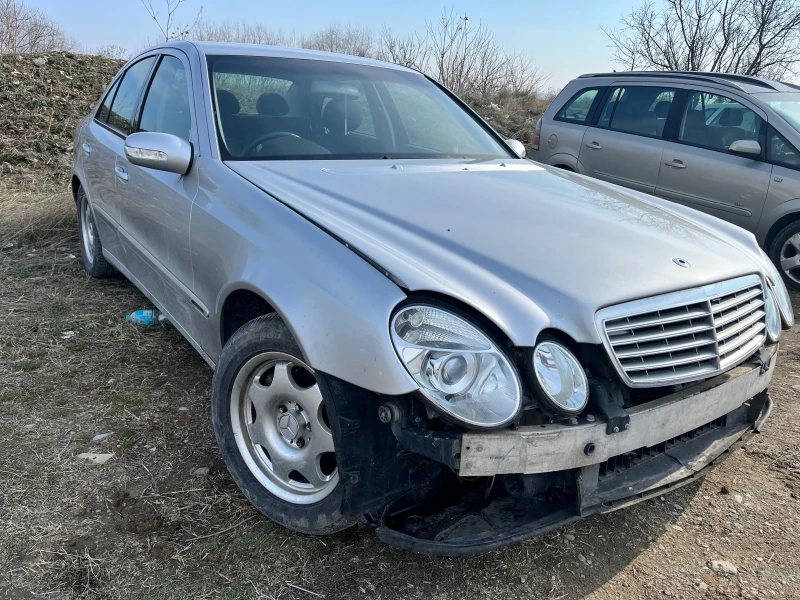 Mercedes-Benz E 240 За части АВТОМАТ, снимка 1 - Автомобили и джипове - 48783264