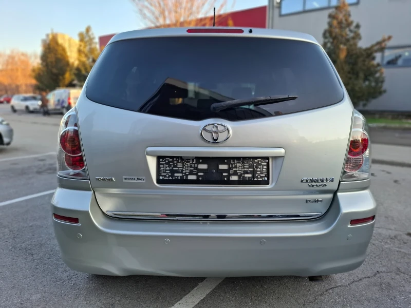 Toyota Corolla verso 2.2D4D 136hp * EURO 4 *  КЛИМАТРОНИК * , снимка 7 - Автомобили и джипове - 49380509