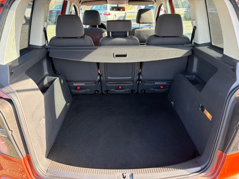 VW Touran 2.0TDi- CROSS, снимка 12 - Автомобили и джипове - 52933764