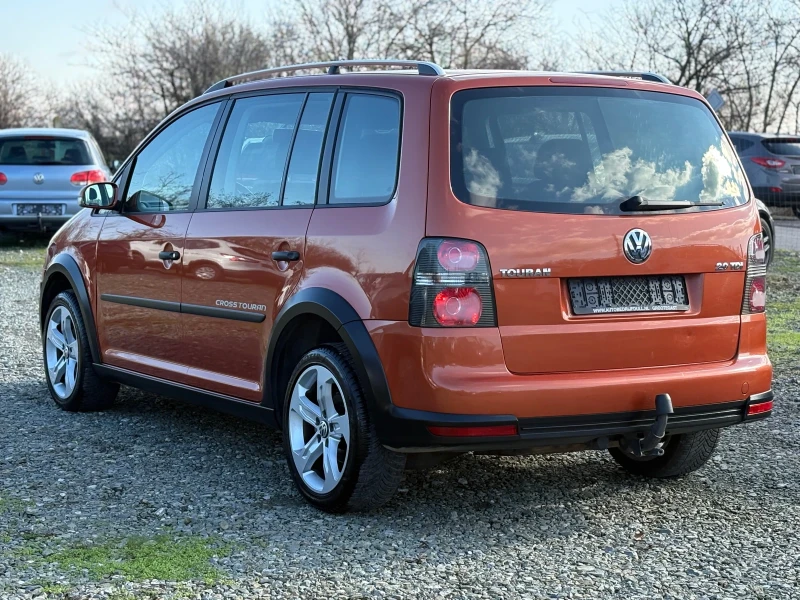 VW Touran 2.0TDi- CROSS, снимка 6 - Автомобили и джипове - 52933764