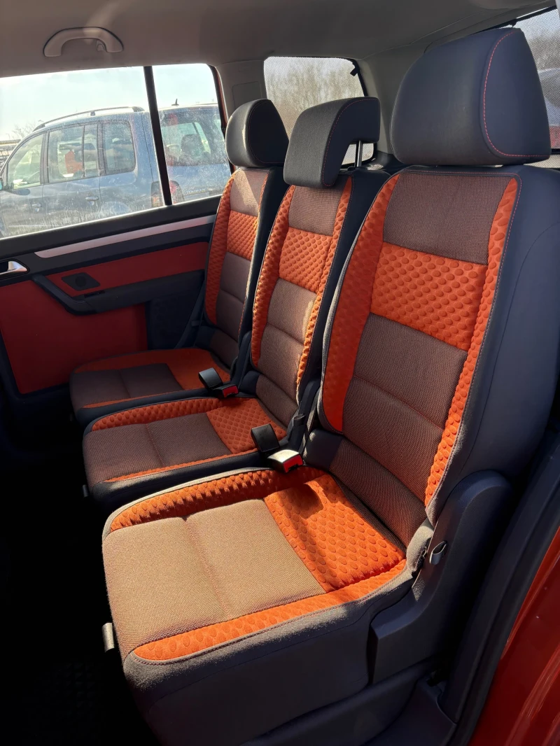 VW Touran 2.0TDi- CROSS, снимка 11 - Автомобили и джипове - 52933764