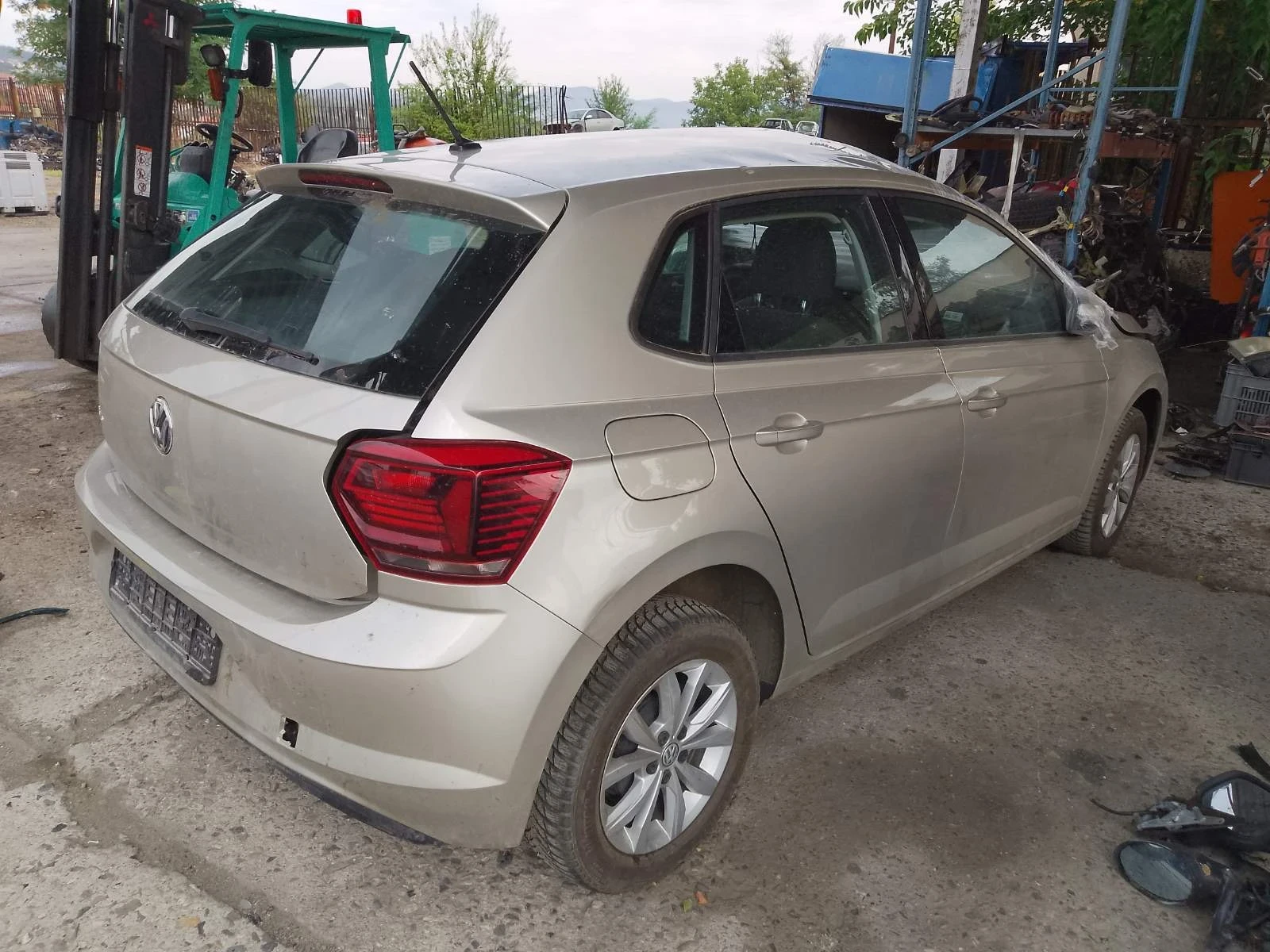 VW Polo 1.6 tdi avtomat - изображение 2