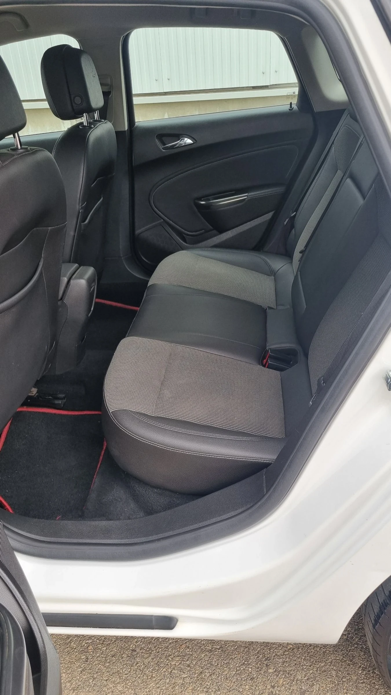 Opel Astra 1.7D Евро 5 - изображение 10