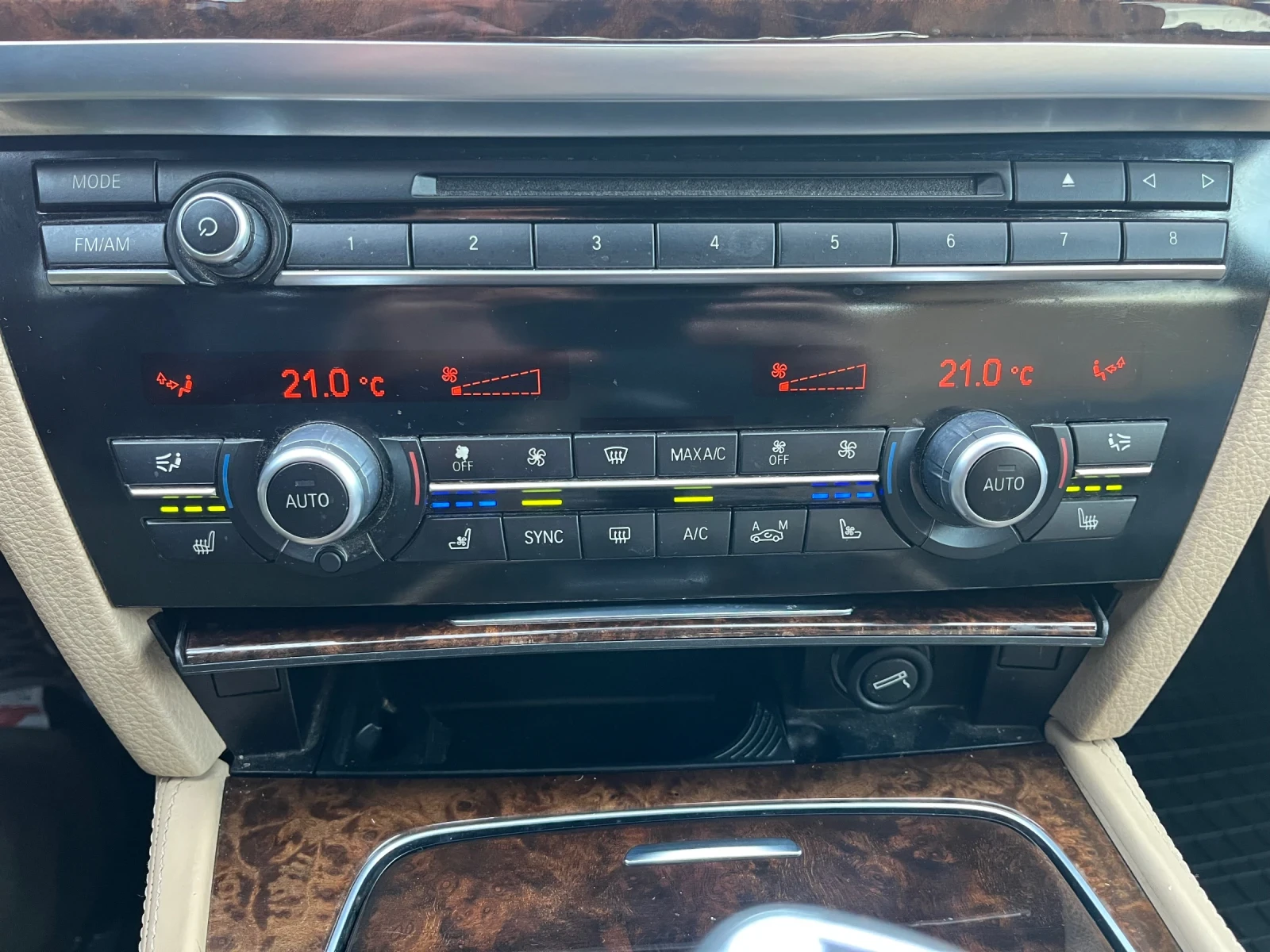 BMW 740 Face M Sport 360* Harman Вакуум Обдух Дистр Задно, снимка 16 - Автомобили и джипове - 53815187