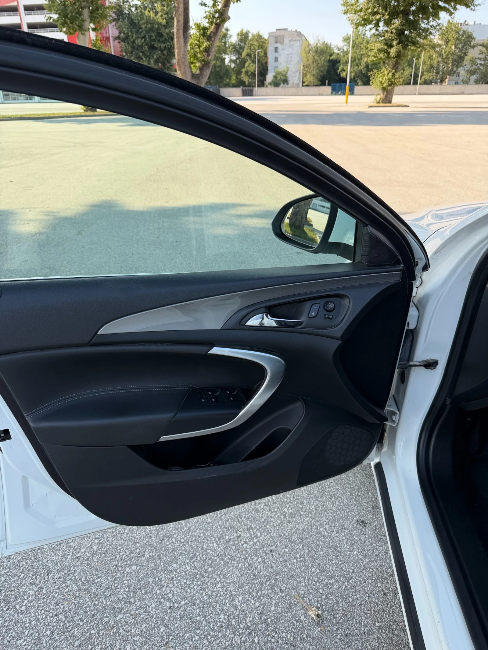 Opel Insignia 1.6 CDTI, Ръчна, снимка 15 - Автомобили и джипове - 55181287